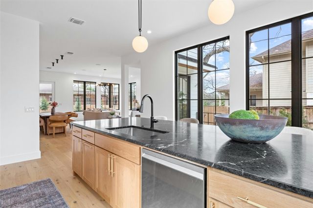 2526 Spring LN, Austin, TX 78703