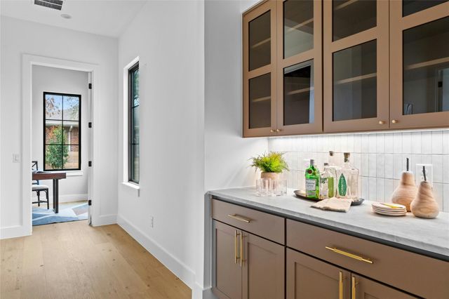 2526 Spring LN, Austin, TX 78703