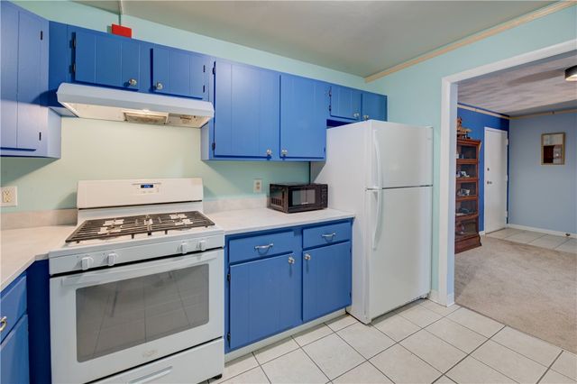 752 Quaker Lane A210, Warwick, RI 02818