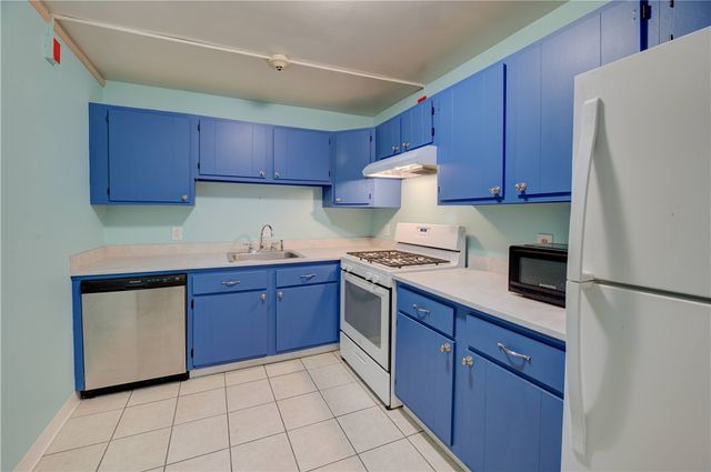 752 Quaker Lane A210, Warwick, RI 02818