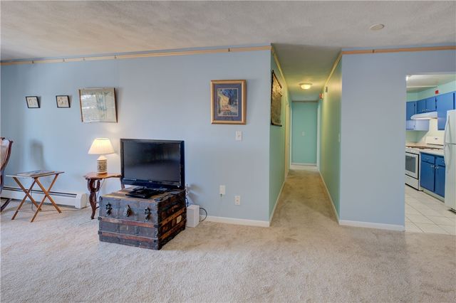 752 Quaker Lane A210, Warwick, RI 02818