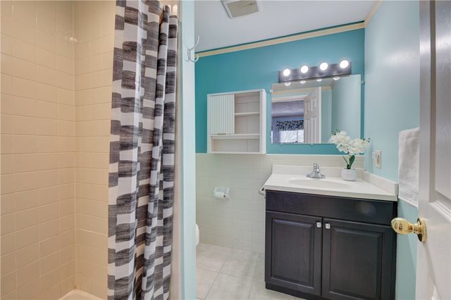 752 Quaker Lane A210, Warwick, RI 02818