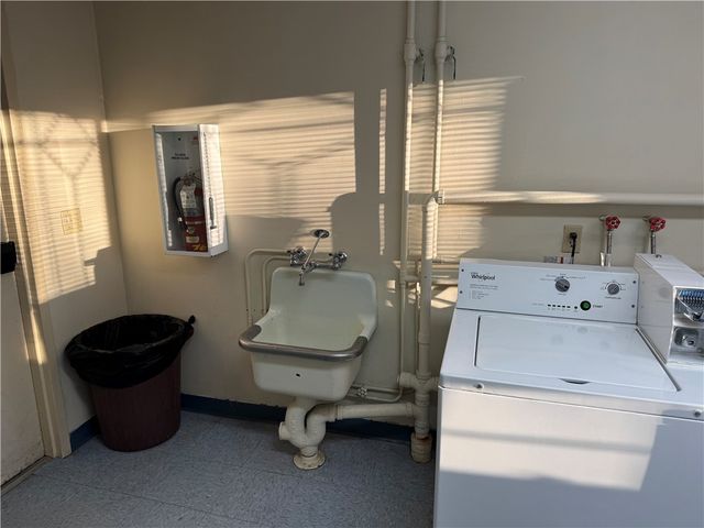 752 Quaker Lane A210, Warwick, RI 02818