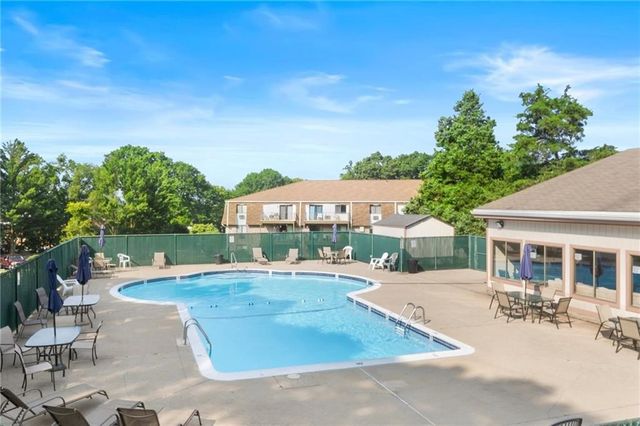 752 Quaker Lane A210, Warwick, RI 02818