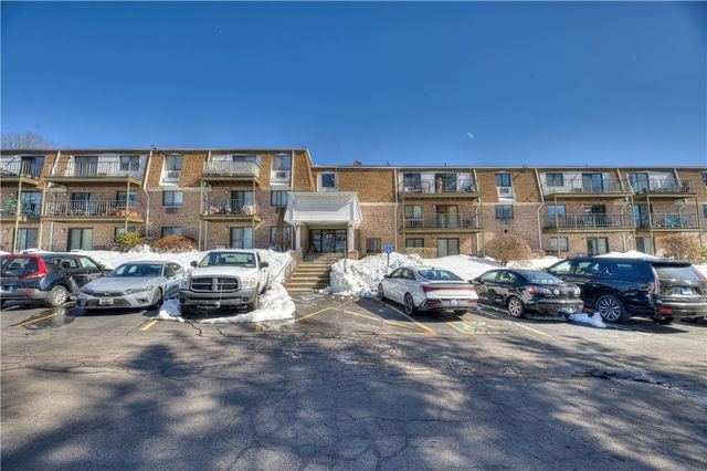 752 Quaker Lane A210, Warwick, RI 02818