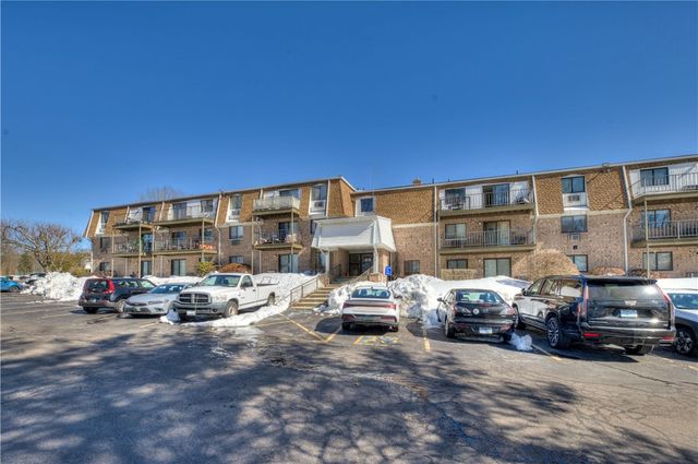 752 Quaker Lane A210, Warwick, RI 02818