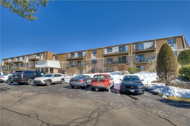 752 Quaker Lane A210, Warwick, RI 02818