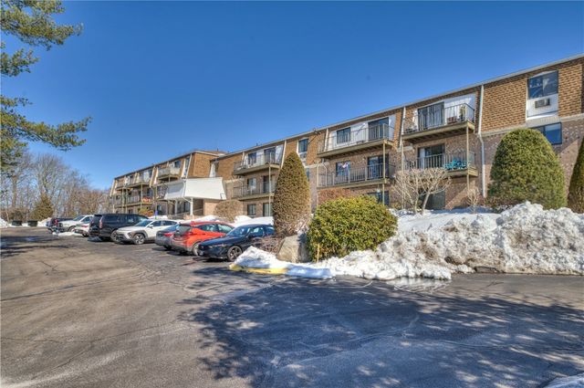 752 Quaker Lane A210, Warwick, RI 02818