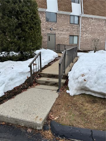 752 Quaker Lane A210, Warwick, RI 02818