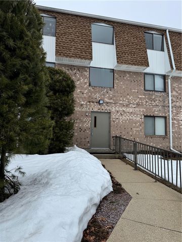 752 Quaker Lane A210, Warwick, RI 02818