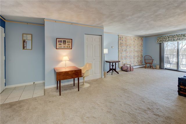 752 Quaker Lane A210, Warwick, RI 02818