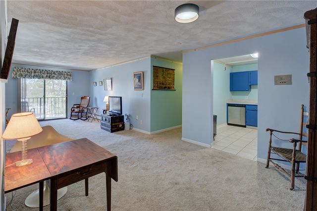 752 Quaker Lane A210, Warwick, RI 02818