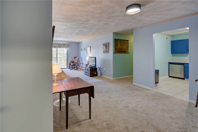 752 Quaker Lane A210, Warwick, RI 02818