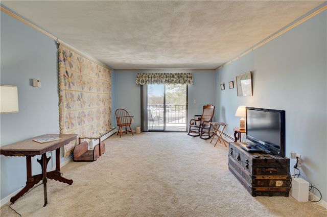 752 Quaker Lane A210, Warwick, RI 02818