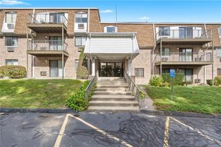 752 Quaker Lane A210, Warwick, RI 02818