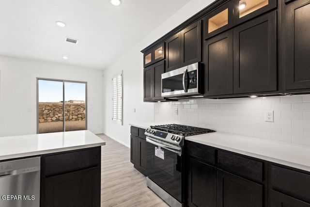 641 Paseo Campanero Street, Horizon City, TX 79928