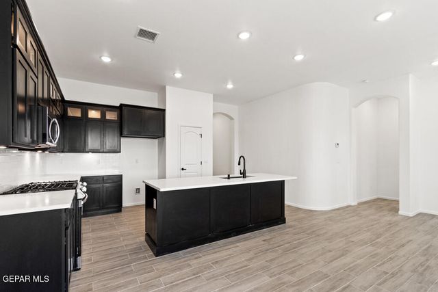 641 Paseo Campanero Street, Horizon City, TX 79928