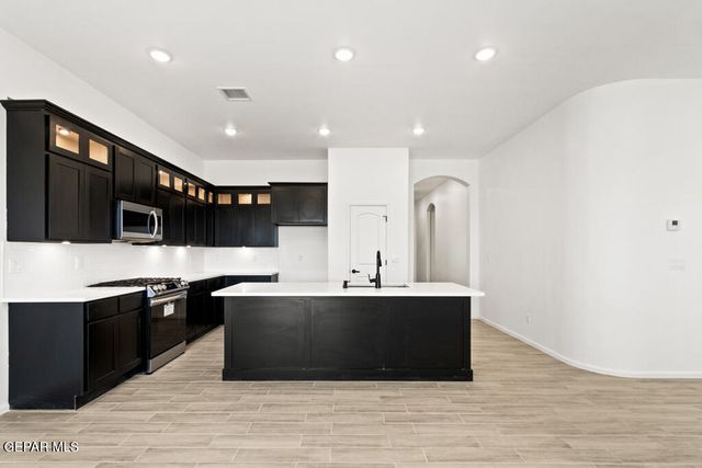 641 Paseo Campanero Street, Horizon City, TX 79928