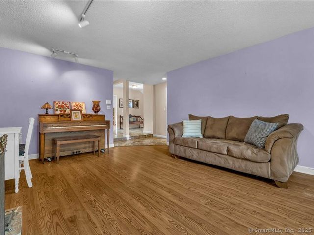 168 Shore Drive, Branford, CT 06405