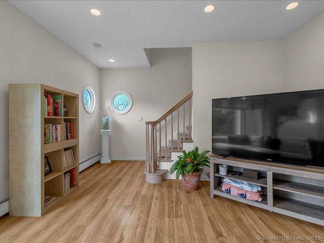 168 Shore Drive, Branford, CT 06405