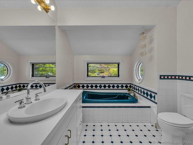 168 Shore Drive, Branford, CT 06405