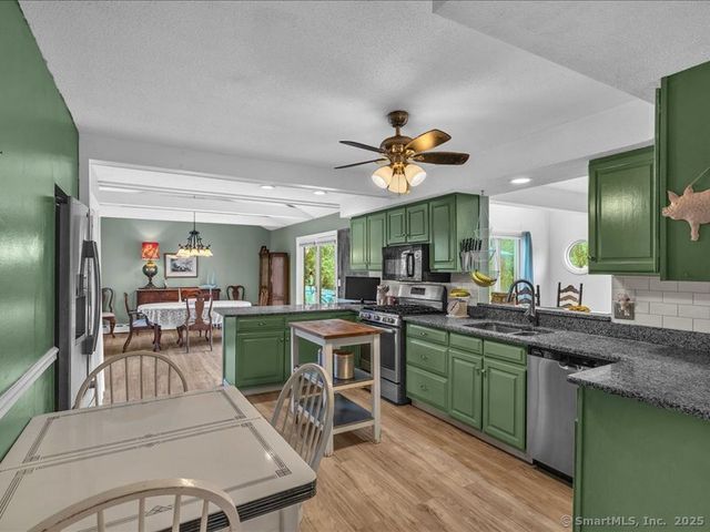 168 Shore Drive, Branford, CT 06405