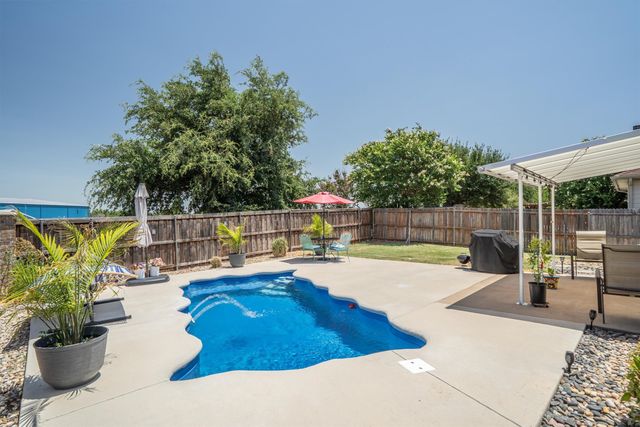 499 Grayson Lane, Lake Dallas, TX 75065