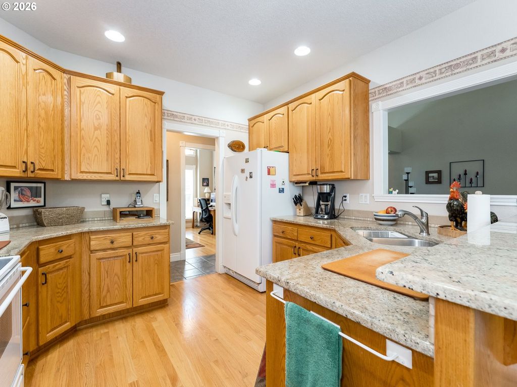 Image 13 of property listing at 2255 Nw HORIZON Dr, Mc Minnville, OR 97128