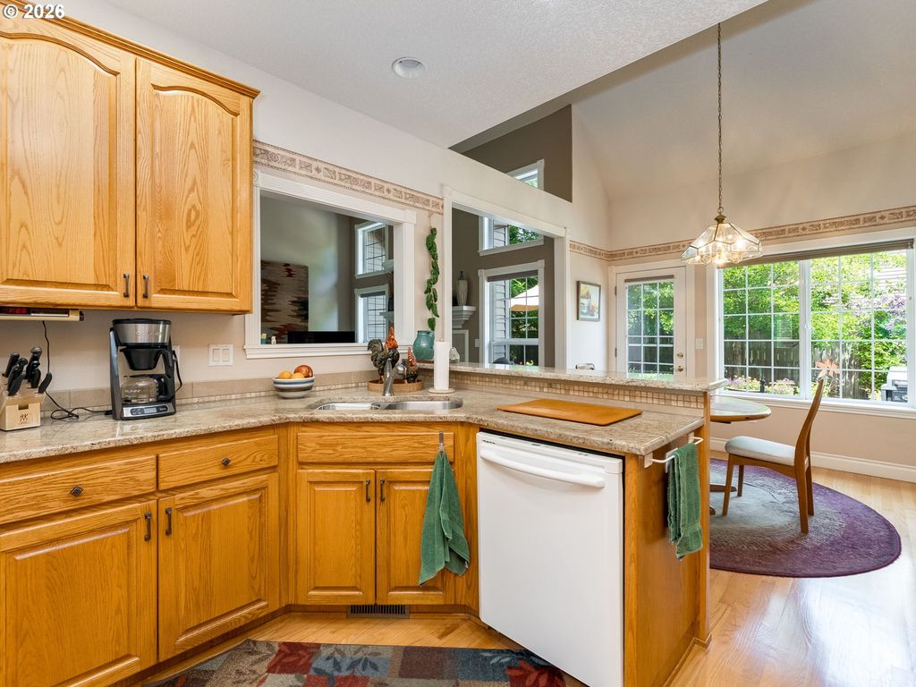 Image 14 of property listing at 2255 Nw HORIZON Dr, Mc Minnville, OR 97128