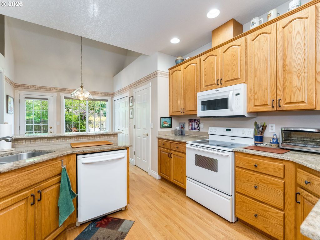 Image 15 of property listing at 2255 Nw HORIZON Dr, Mc Minnville, OR 97128