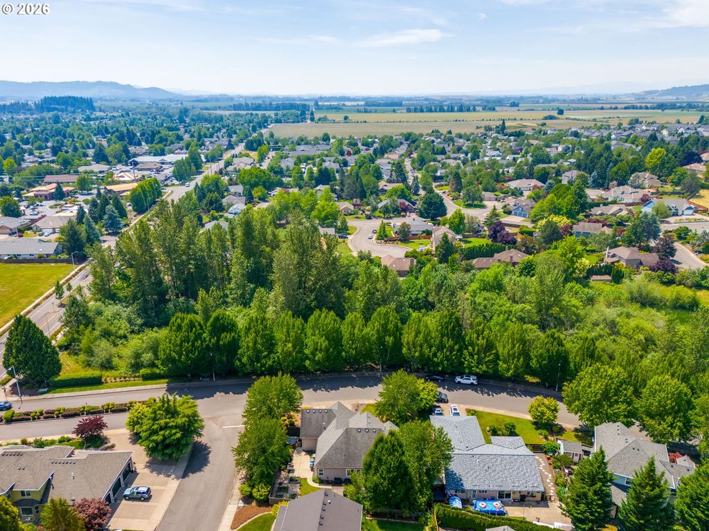 Image 43 of property listing at 2255 Nw HORIZON Dr, Mc Minnville, OR 97128