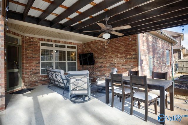 7214 Avonwood Lane Se SE, Owens Cross Roads, AL 35763