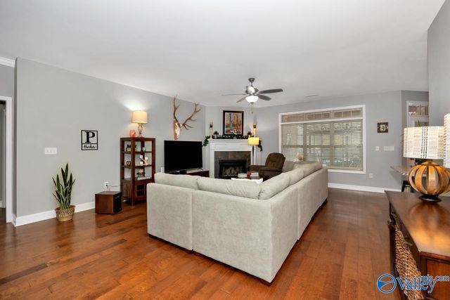 7214 Avonwood Lane Se SE, Owens Cross Roads, AL 35763