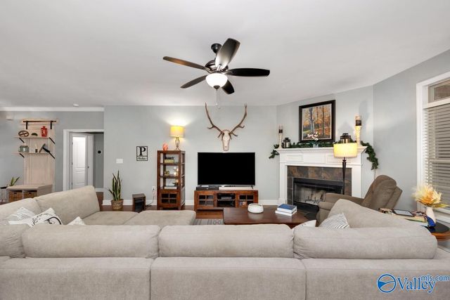 7214 Avonwood Lane Se SE, Owens Cross Roads, AL 35763