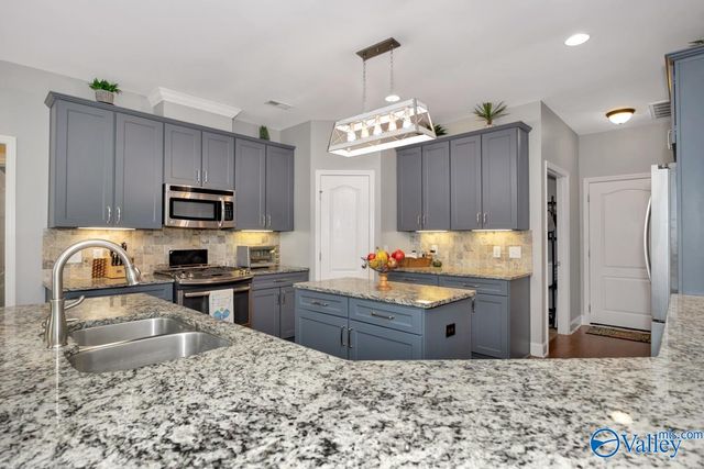 7214 Avonwood Lane Se SE, Owens Cross Roads, AL 35763