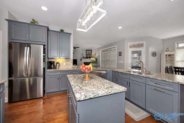 7214 Avonwood Lane Se SE, Owens Cross Roads, AL 35763