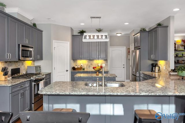 7214 Avonwood Lane Se SE, Owens Cross Roads, AL 35763