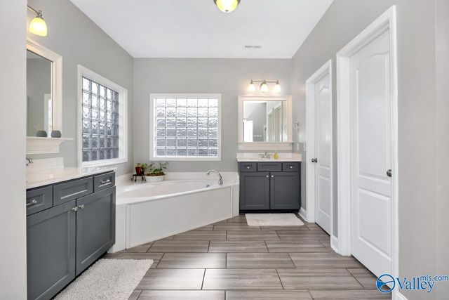 7214 Avonwood Lane Se SE, Owens Cross Roads, AL 35763