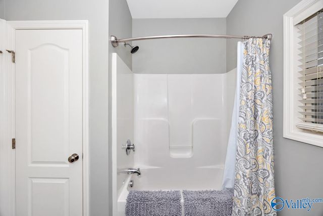 7214 Avonwood Lane Se SE, Owens Cross Roads, AL 35763