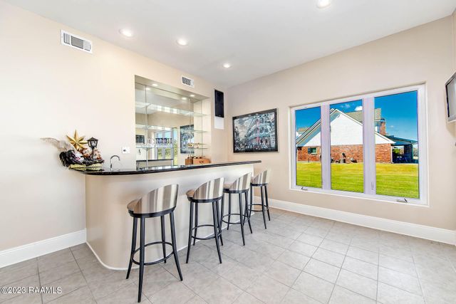 460 N Service Road, Raceland, LA 70394