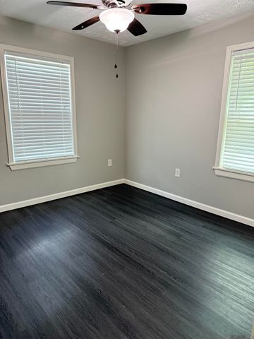 212 Walnut St, Denham Springs, LA 70726