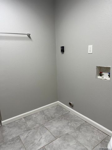 212 Walnut St, Denham Springs, LA 70726