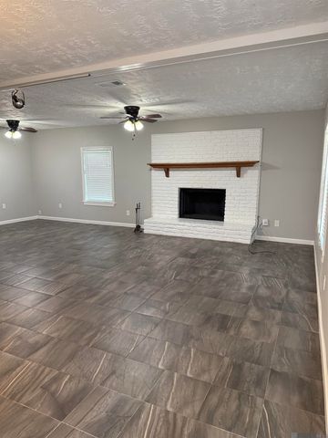 212 Walnut St, Denham Springs, LA 70726