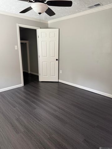 212 Walnut St, Denham Springs, LA 70726