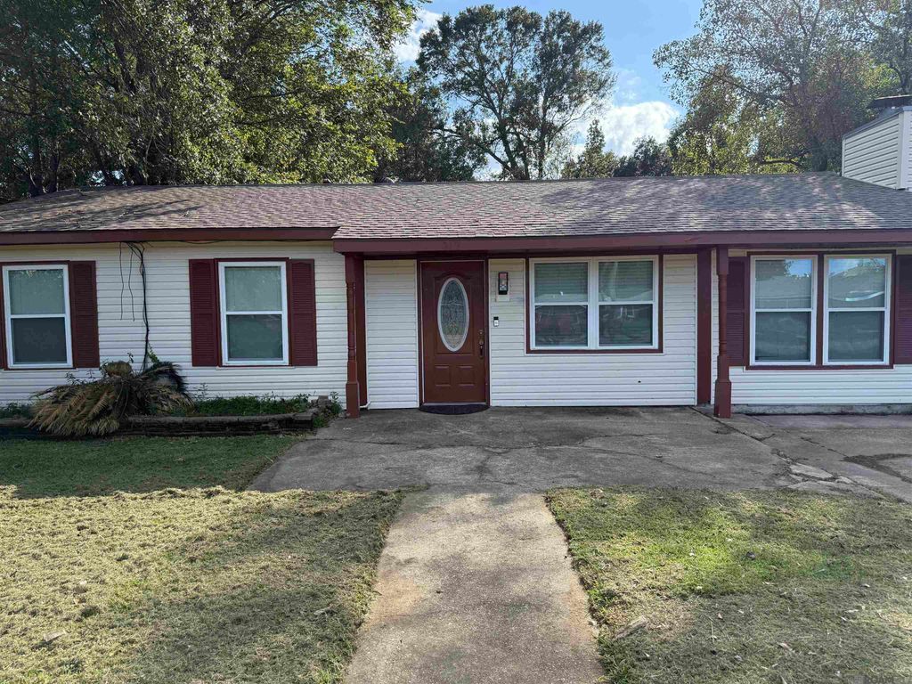 212 Walnut St, Denham Springs, LA 70726