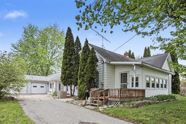 10919 N Maple Island Road, Fremont, MI 49412