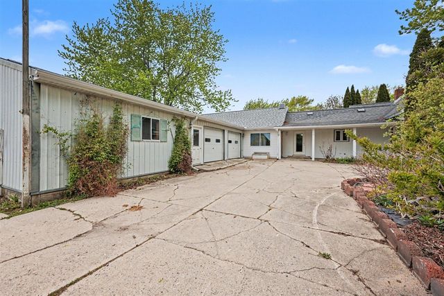 10919 N Maple Island Road, Fremont, MI 49412