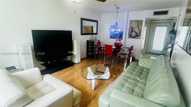 9410 Live Oak Pl 207, Davie, FL 33324