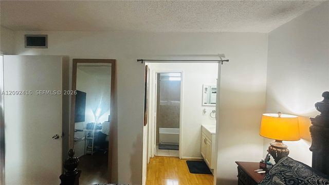 9410 Live Oak Pl 207, Davie, FL 33324