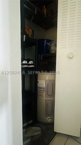 9410 Live Oak Pl 207, Davie, FL 33324